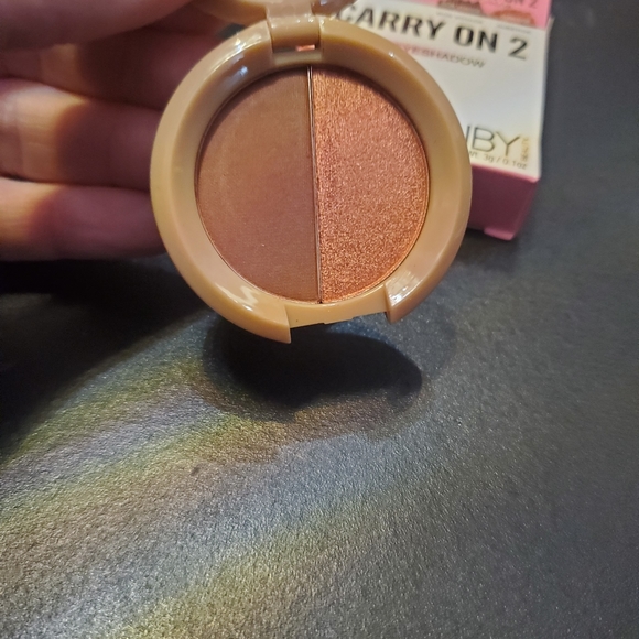 New in box IBY Beauty Carry on 2 eyeshadow duo palette - Picture 2 of 3